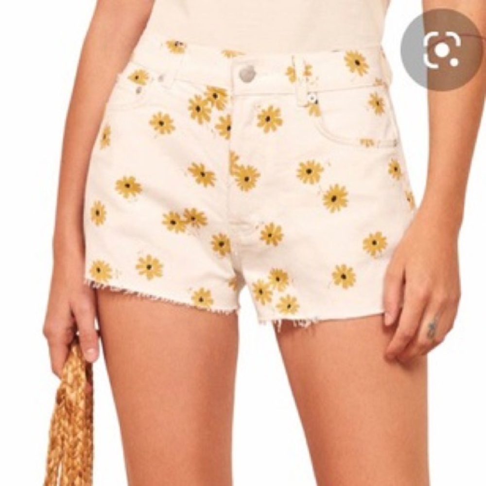 Reformation Daisy Shorts - 26
